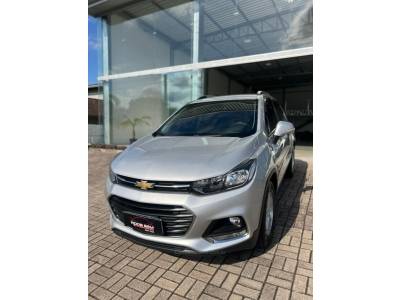 CHEVROLET - TRACKER - 2017/2018 - Prata - R$ 85.900,00