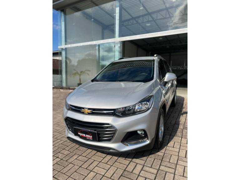 CHEVROLET - TRACKER - 2017/2018 - Prata - R$ 85.900,00