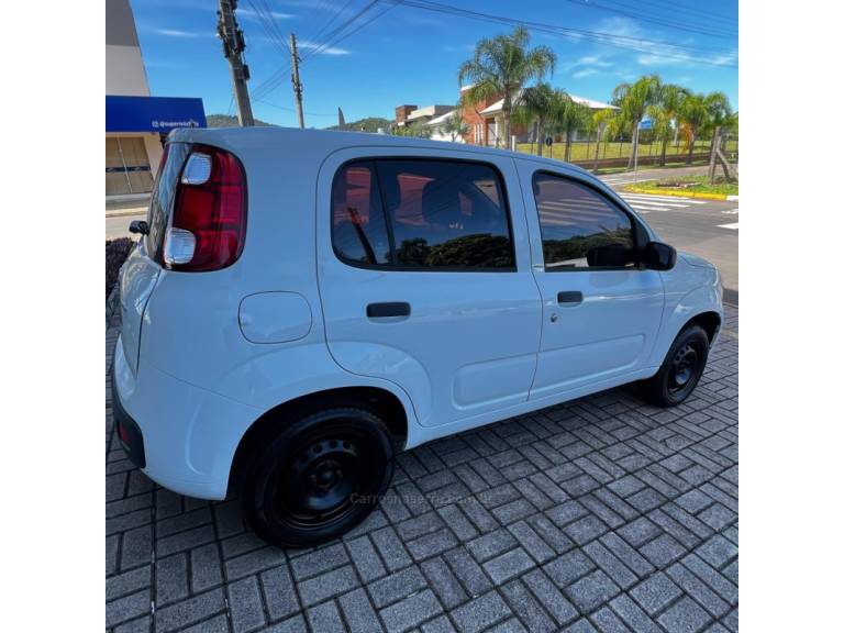 FIAT - UNO - 2013/2014 - Branca - R$ 31.900,00