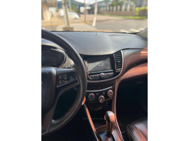 CHEVROLET - TRACKER - 2017/2018 - Prata - R$ 85.900,00