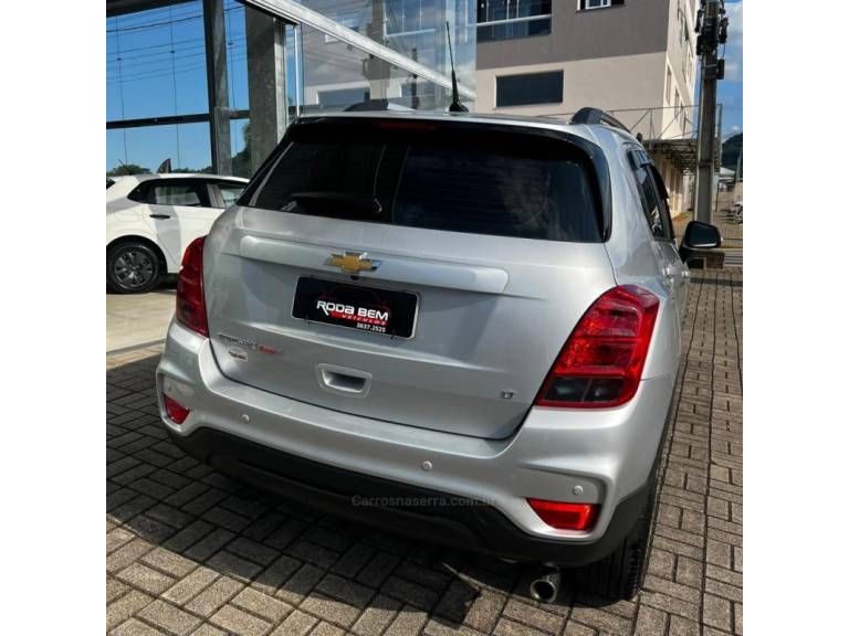 CHEVROLET - TRACKER - 2017/2018 - Prata - R$ 85.900,00