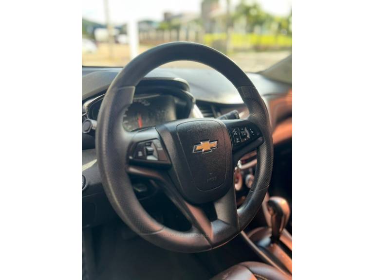 CHEVROLET - TRACKER - 2017/2018 - Prata - R$ 85.900,00