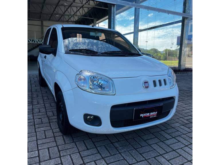 FIAT - UNO - 2013/2014 - Branca - R$ 31.900,00