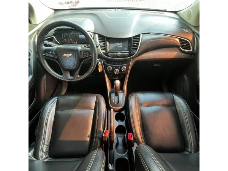 CHEVROLET - TRACKER - 2017/2018 - Prata - R$ 85.900,00