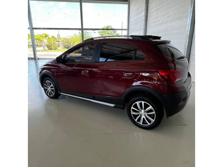 CHEVROLET - ONIX - 2017/2018 - Vermelha - Sob Consulta